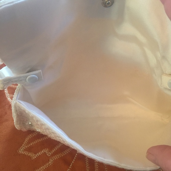 La Regale Beaded Clutch - Picture 4 of 4